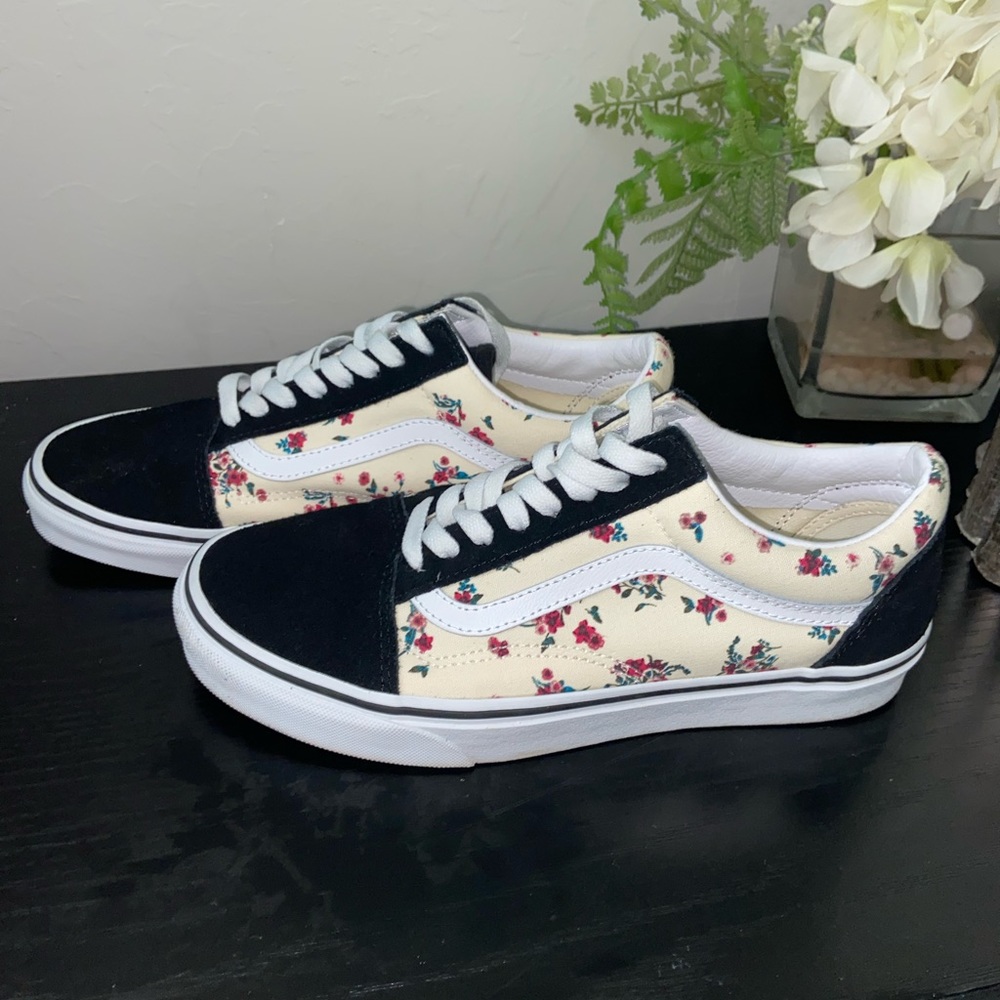 Women’s Floral Vans Sneakers